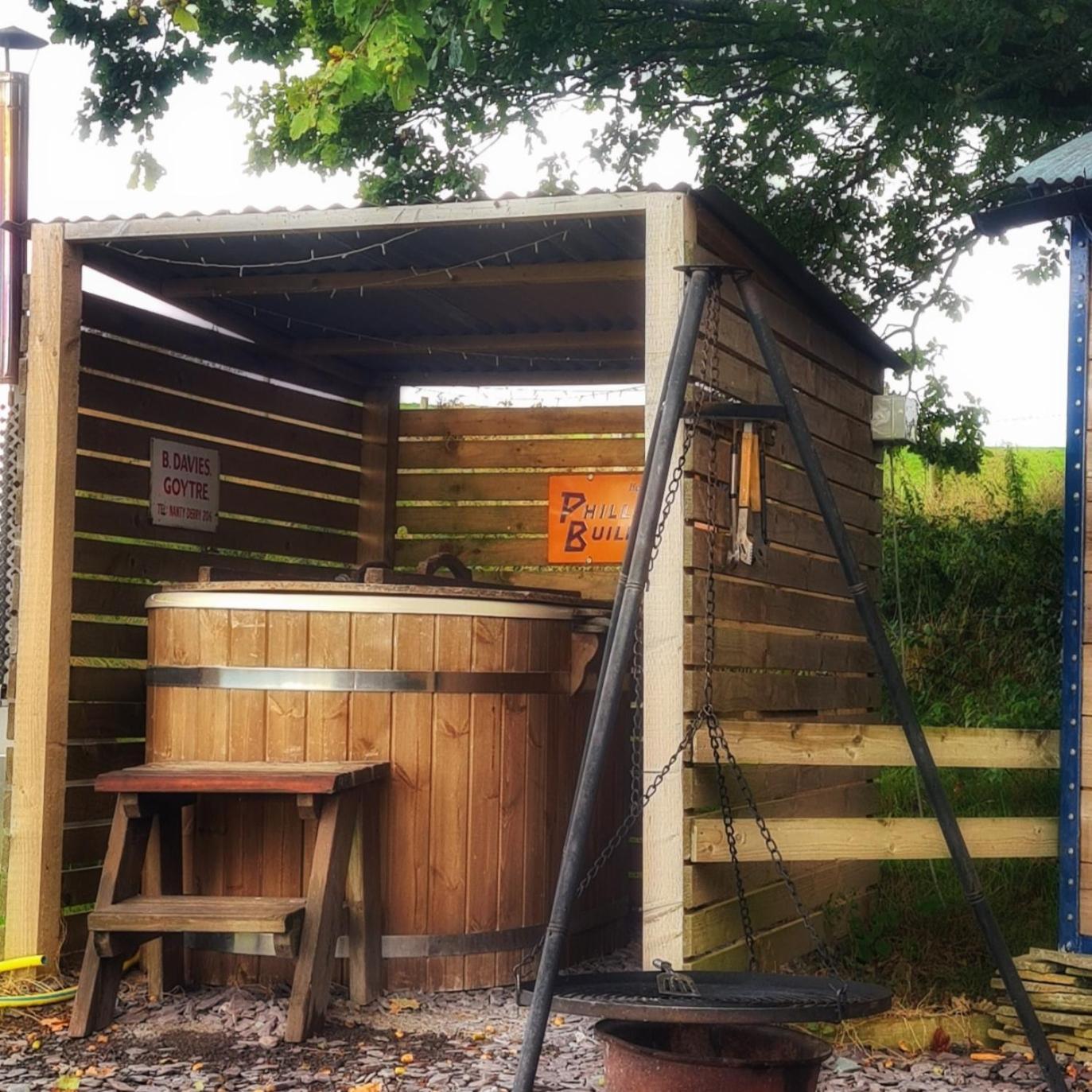 Hotel Under The Oak Glamping à Caerphilly Extérieur photo