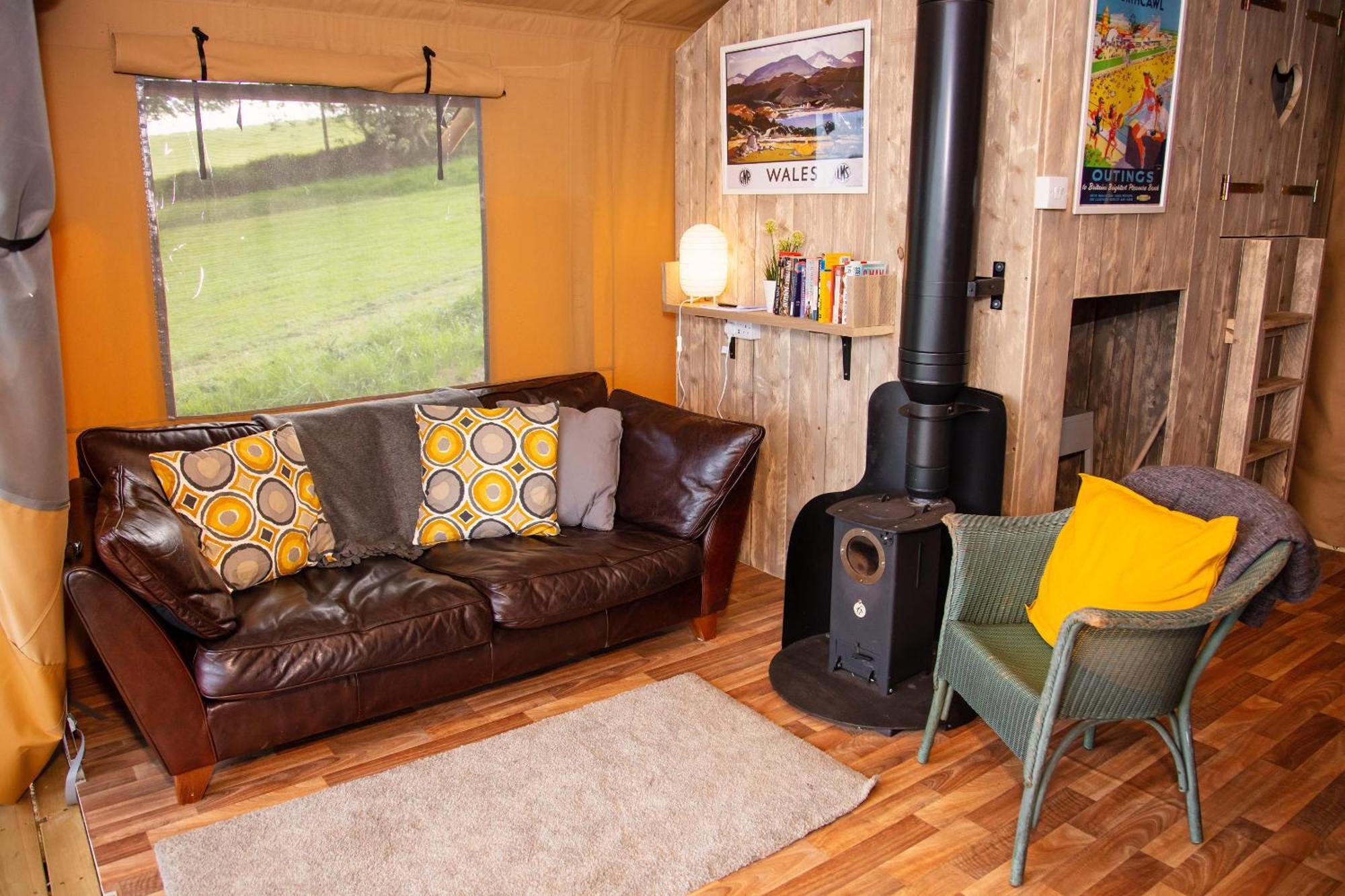 Hotel Under The Oak Glamping à Caerphilly Extérieur photo