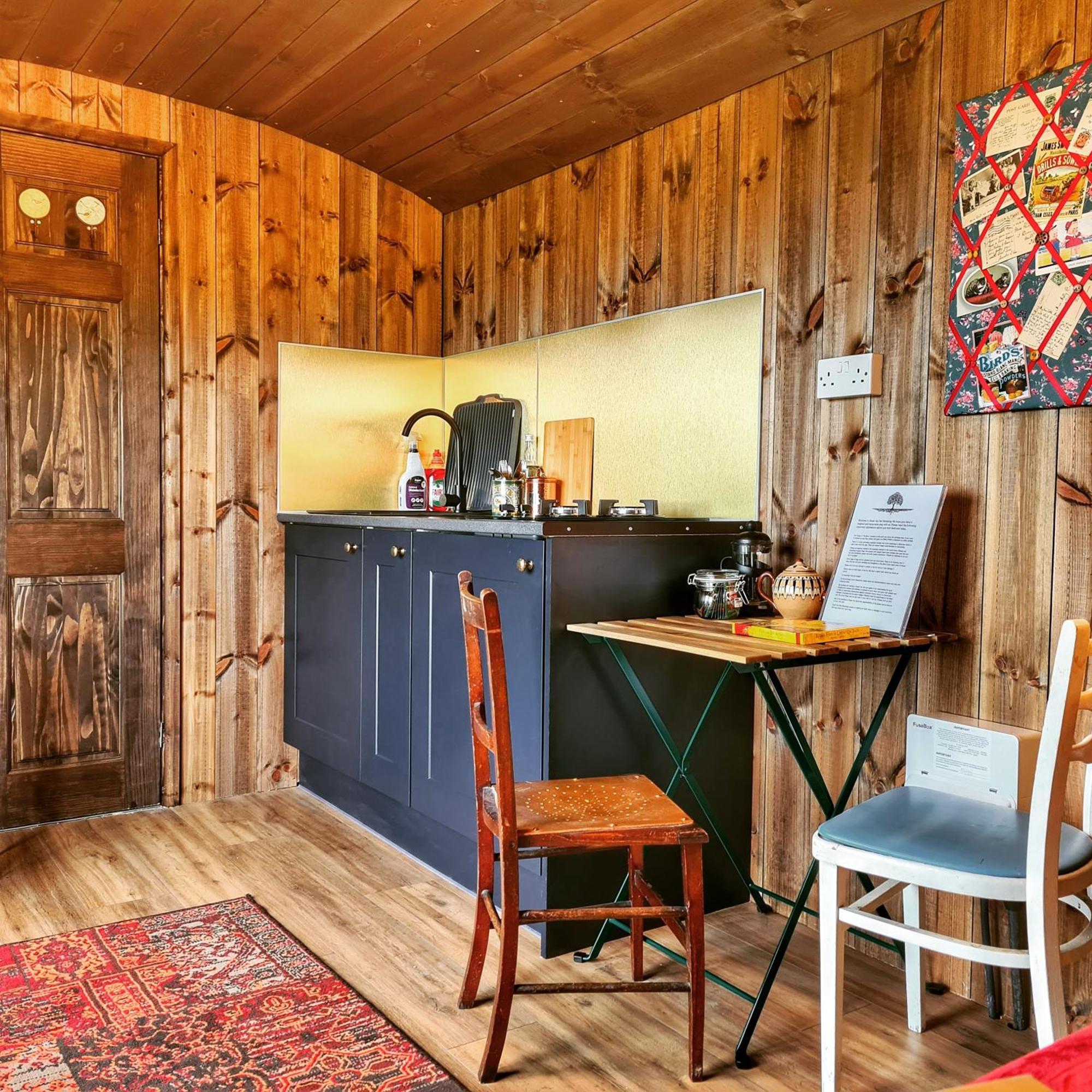 Hotel Under The Oak Glamping à Caerphilly Extérieur photo