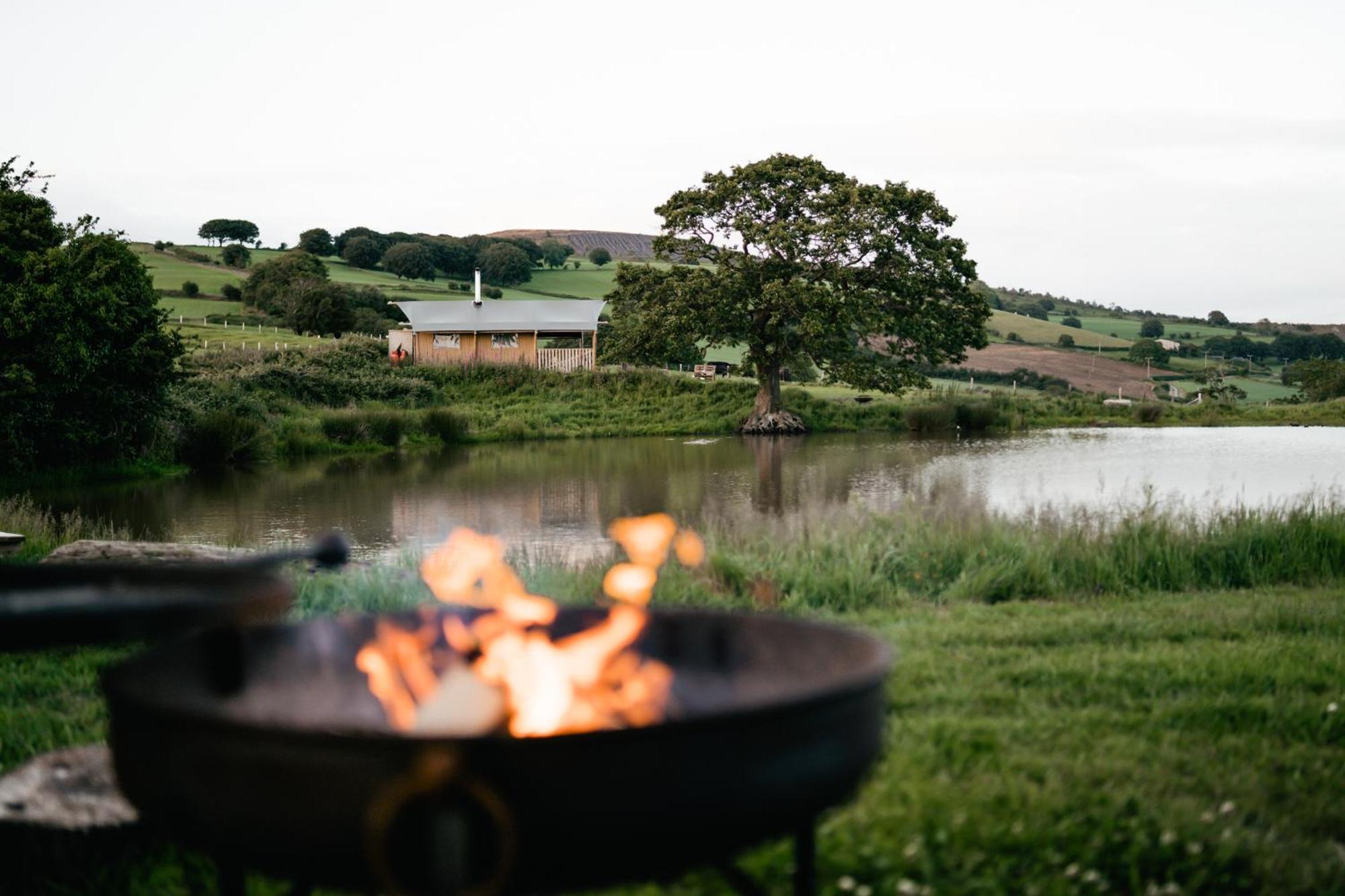Hotel Under The Oak Glamping à Caerphilly Extérieur photo